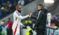 Lacazette raconte que les Lyonnais écoutent davantage leur entraîneur