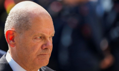 Cérémonie de dépôt de gerbes pour les victimes d'une attaque au couteau qui a fait trois morts la semaine dernière, à Solingen