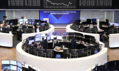 Les traders travaillent à la bourse de Francfort