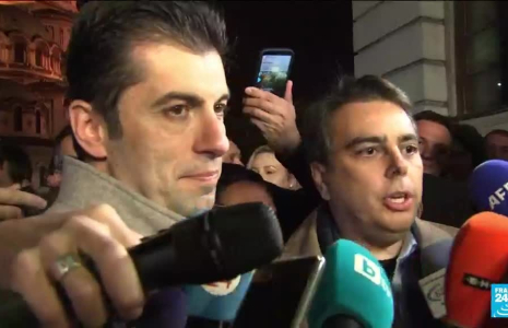 Bulgarie : un nouveau duo anti-corruption donné en tête des législatives