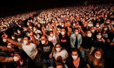 CORONAVIRUS: UN CONCERT DE 5.000 PERSONNES ORGANISÉ À BARCELONE
