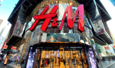 H&M REMANIE SA DIRECTION, LE TITRE GRIMPE
