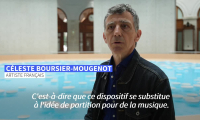Une installation aquatique et musicale monumentale au cœur de la Bourse de commerce à Paris