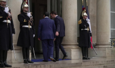 Macron reçoit le roi de Bahreïn