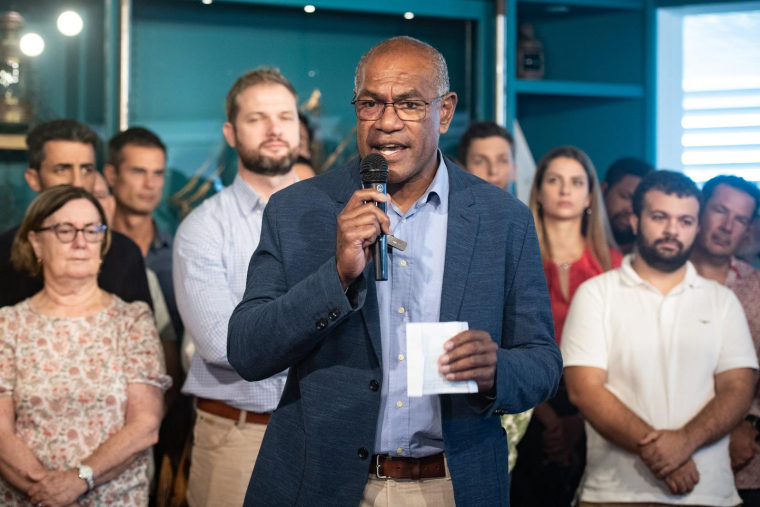Alcide Ponga, Président du gouvernement de la Nouvelle-Calédonie, lors d'une conférence de presse à Nouméa le 13 juin 2024. ( AFP / DELPHINE MAYEUR )