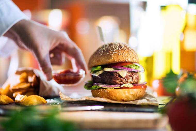 Les grands chefs se réapproprient le sandwich américain pour des créations gastronomiques.