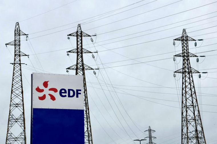 Le logo d'EDF à la centrale nucléaire de Saint-Paul-Trois-Châteaux, en France