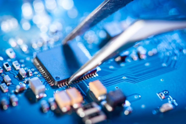 Tout savoir sur la pénurie des semi-conducteurs  - iStock-krystiannawrocki