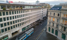 Les bâtiments des banques suisses UBS et Crédit Suisse sur la Paradeplatz à Zurich