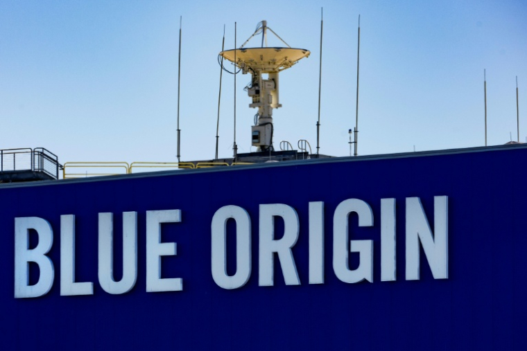 Le logo de Blue Origin à Cap Canaveral, en Floride, le 7 février 2026 ( AFP / Jim WATSON )