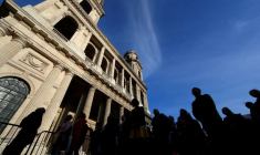 CORONAVIRUS: DES CATHOLIQUES SE MOBILISENT POUR POUVOIR CÉLÉBRER LA MESSE