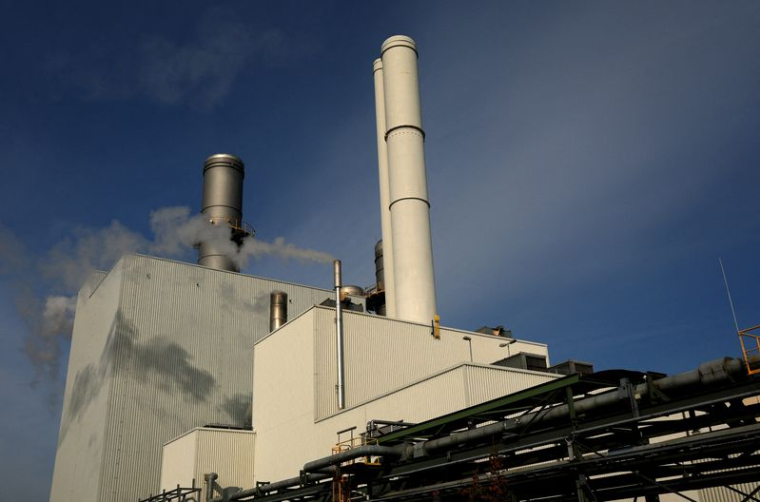 Une centrale électrique au gaz est visible sur le site industriel d'InfraLeuna, à Leuna