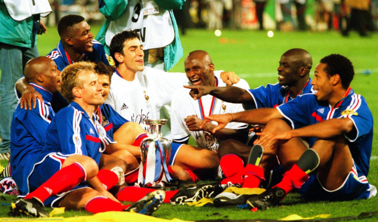 Robert Pirès : « En 2000, on était l’équipe à abattre »