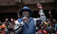 Le candidat défait à la présidentielle, Raila Odinga, s'adresse à ses partisans à Nairobi, le 22 août 2022, après avoir déposé une requête auprès de la plus haute cour du pays contestant le résultat de l'élection du 9 août 2022 qui a donné la victoire à son rival William Ruto ( AFP / Yasuyoshi CHIBA )