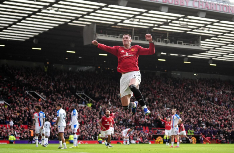 Manchester United renverse Crystal Palace, Fulham enfonce Tottenham