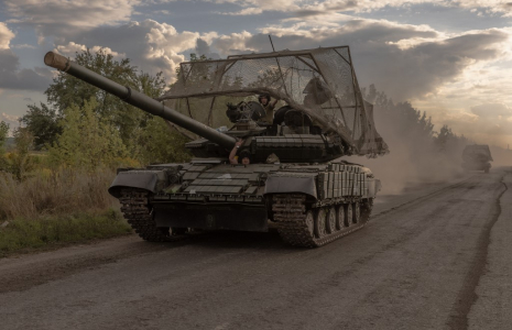 Un blindé ukrainien dans la région de Soumy, en Ukraine, le 11 août 2024. ( AFP / ROMAN PILIPEY )