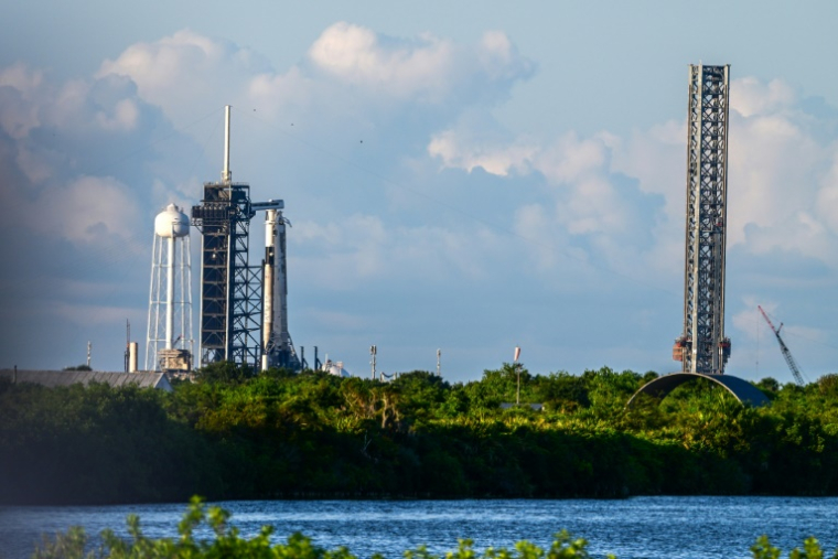 La fusée Falcon 9 et la capsule Crew Dragon de SpaceX à Cap Canaveral, en Floride, le 24 juin 2025 ( AFP / Giorgio VIERA )