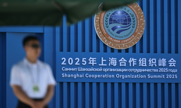 Sécurité dans les lieux accueillant le sommet de l'Organisation de coopération de Shanghai ç Tianjin dans le nord de la Chine le 30 août 2025  ( AFP / Pedro PARDO )