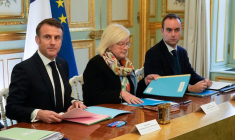 Réunion hebdomadaire du cabinet après un remaniement ministériel, à Paris