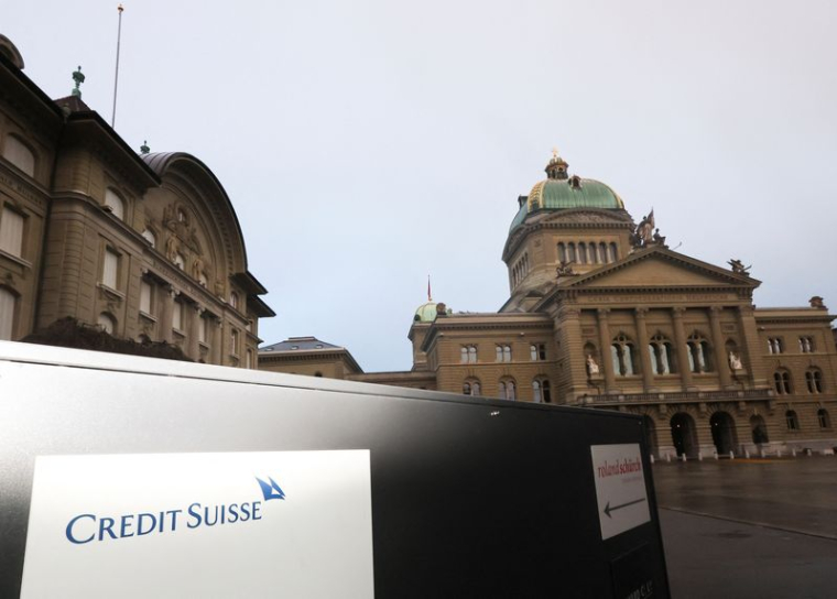Un logo de Credit Suisse à Berne, Suisse