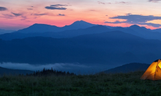 Camping : l’équipement à prévoir pour votre aventure (Crédits photo : Shutterstock)
