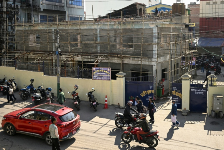 Un poste de police en reconstruction grâce à l'aide des habitants à Katamndou, au Népal, le 8 janvier 2026 ( AFP / Prakash MATHEMA )