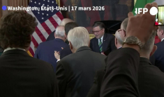 Les États-Unis sont "en train de démolir" l'Iran, dit Trump