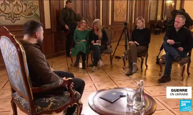 Guerre en Ukraine : Zelensky prêt à discuter du Donbass et de la Crimée avec Poutine