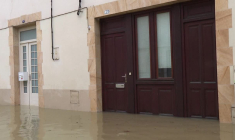Crues: rues inondées dans une commune en Gironde, la vigilance rouge maintenue