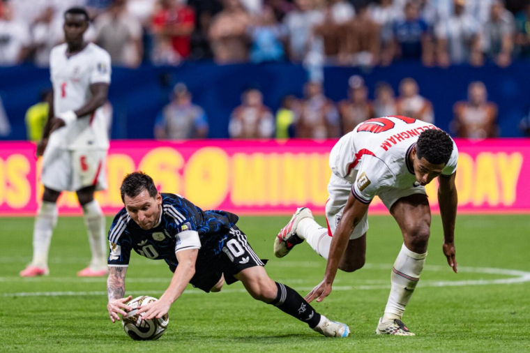 Sergio Agüero compare Lionel Messi à une star du porno