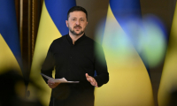 Le président ukrainien Volodymyr Zelensky tient une conférence de presse à Kiev, le 13 mai 2025  ( AFP / Genya SAVILOV )