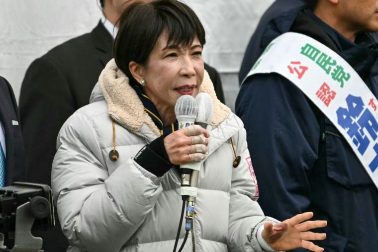 La Première ministre japonaise Sanae Takaichi à un meeting électoral le 7 février 2026 à Tokyo, à la veille des législatives anticipées qui devraient voir une poussée de son parti, le Parti libéral-démocrate ( AFP / Philip FONG )