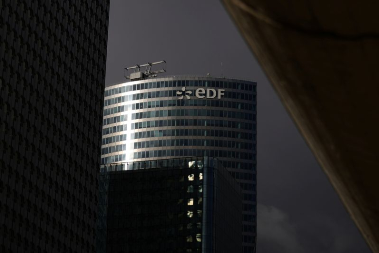 FRANCE: DES ACTIONNAIRES SALARIÉS D'EDF ONT DÉPOSÉ PLAINTE CONTRE X