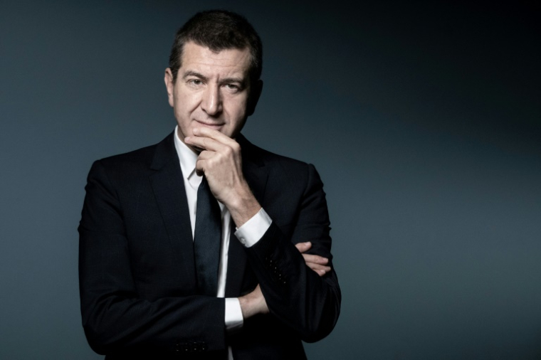 Le banquier d’affaires, propriétaire de médias et investisseur français Matthieu Pigasse pose lors d’une séance photo à Paris, le 4 février 2020 ( AFP / JOEL SAGET )