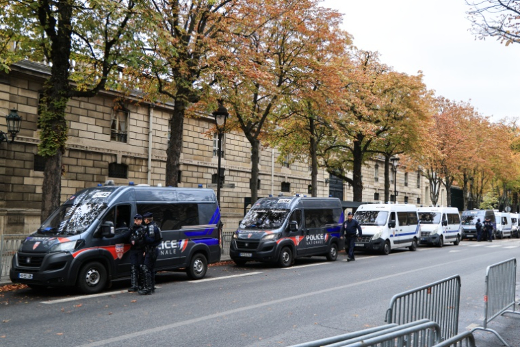 Forces de l'ordre à Paris ( AFP / Ludovic MARIN )