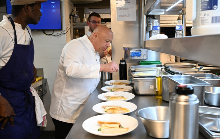 Le chef étoilé Thierry Marx demande à être reçu par la Première ministre Élisabeth Borne.  ( AFP / EMMANUEL DUNAND )
