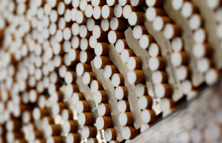 BAT PESSIMISTE POUR LES VENTES DE CIGARETTES, LE TITRE CHUTE
