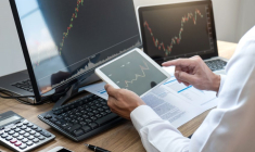 La gestion pilotée est accessible à partir de seulement quelques centaines d’euros et s’est beaucoup démocratisée ces dernières années (Crédit photo: 123RF)