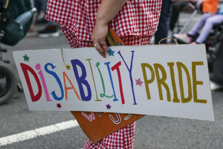 Marche à New York à l'appel de l'association des "Autistes adultes", le 19 octobre 2025 ( AFP / ANGELA WEISS )
