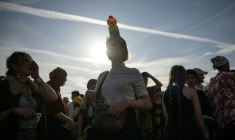 Des participants à une rave party illégale à Montvalent, dans le Lot, le 9 mai 2025 ( AFP / Ed JONES )