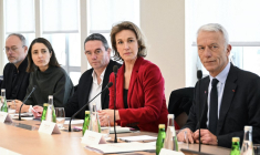 Patrick Martin (à droite) et Marylise Léon (2e à partir de la droite) à Paris, le 17 janvier 2025. ( POOL / BERTRAND GUAY )