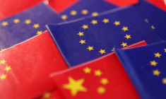 L'illustration montre les drapeaux de l'UE et de la Chine