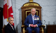 Le roi Charles III et le Premier ministre Mark Carney à Ottawa, au Canada, lors du discours du trône délivré pour la réouverture du parlement canadien, le 27 mai 2025 ( POOL / Victoria Jones )