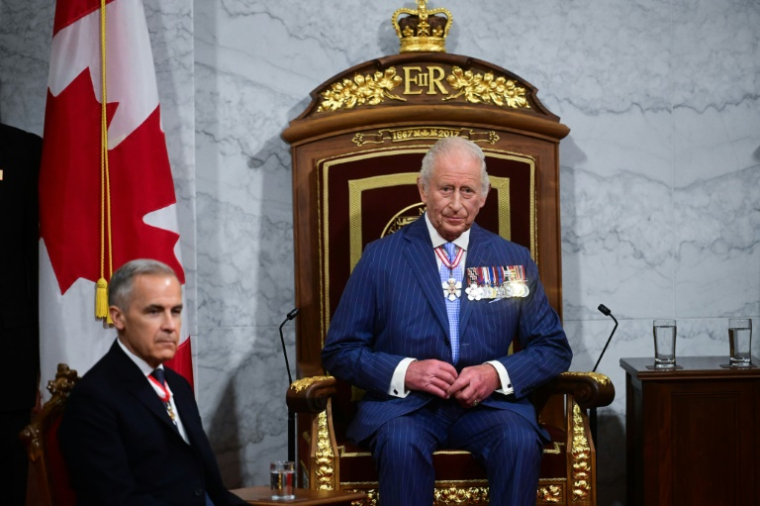 Le roi Charles III et le Premier ministre Mark Carney à Ottawa, au Canada, lors du discours du trône délivré pour la réouverture du parlement canadien, le 27 mai 2025 ( POOL / Victoria Jones )