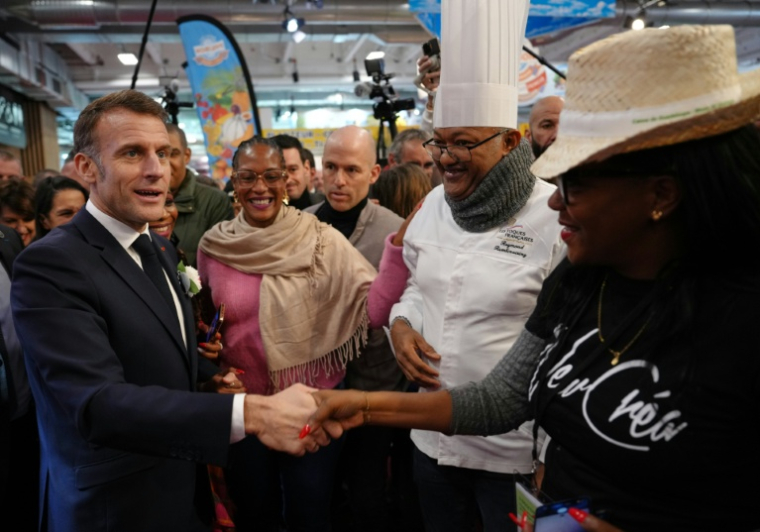 Le président Emmanuel Macron  visite un stand du Salon de l'agriculture, le 21 février 2026 à Paris ( POOL / Aurelien Morissard )