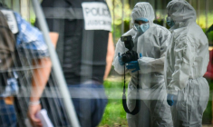 Des membres de la police scientifique recherchent des indices après qu'un jeune homme a été abattu par balle dans le quartier de la Bottière à Nantes, le 4 juin 2026 en Loire-Atlatnique ( AFP / Loic VENANCE )
