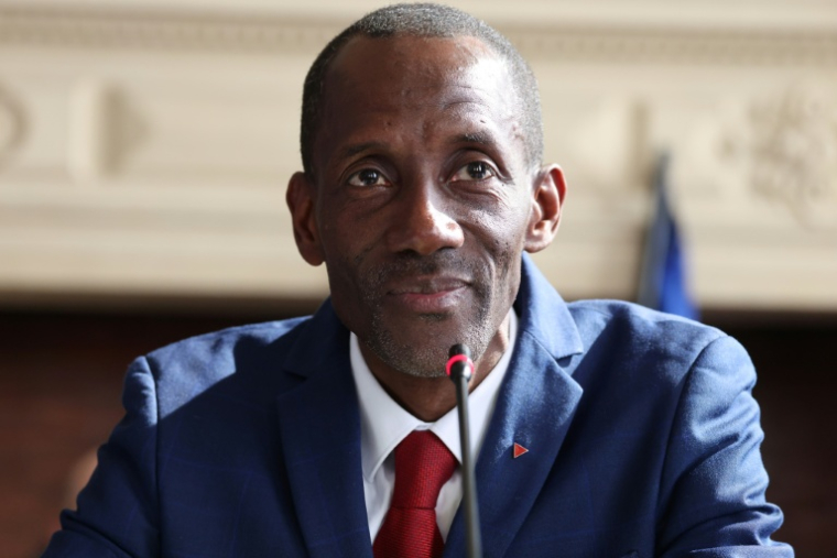 Le maire LFI de Saint-Denis, Bally Bagayoko, préside la première séance du nouveau conseil municipal de Saint-Denis, le 21 mars 2026 en Seine-Saint-Denis ( AFP / Ludovic MARIN )