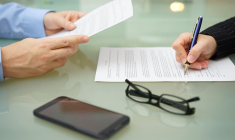 Quels mécanismes permettent et encadrent la procuration bancaire ? (Crédits photo : Adobe Stock)
