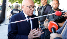 Le maire de Nice, Éric Ciotti, sur les lieux d'une fusillade dans le quartier des Moulins à Nice, le 11 mai 2026 ( AFP / Frederic DIDES )