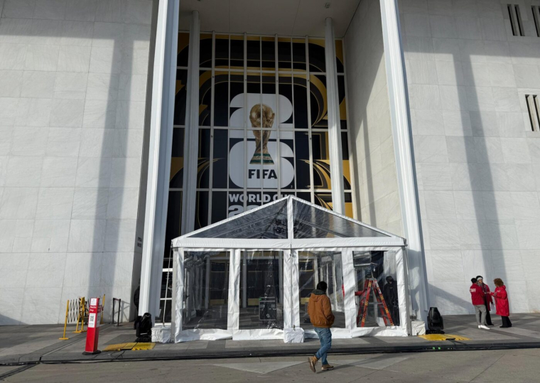 Avant le tirage au sort du Mondial, d'interminables files d'attente à l'entrée